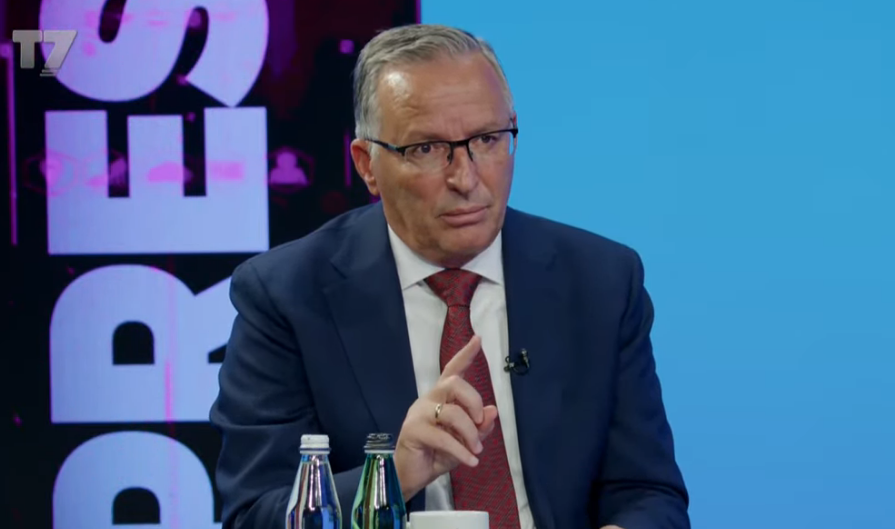 Hamza i prerë: Pa u kryer ligji s’ka biseda për Presidentin, nëse ligji kalon në dy lexime unë i garantoj 22 votat e PDK Hamza i prerë: Pa u kryer ligji s’ka biseda për Presidentin, nëse ligji kalon në dy lexime unë i garantoj 22 votat e PDK