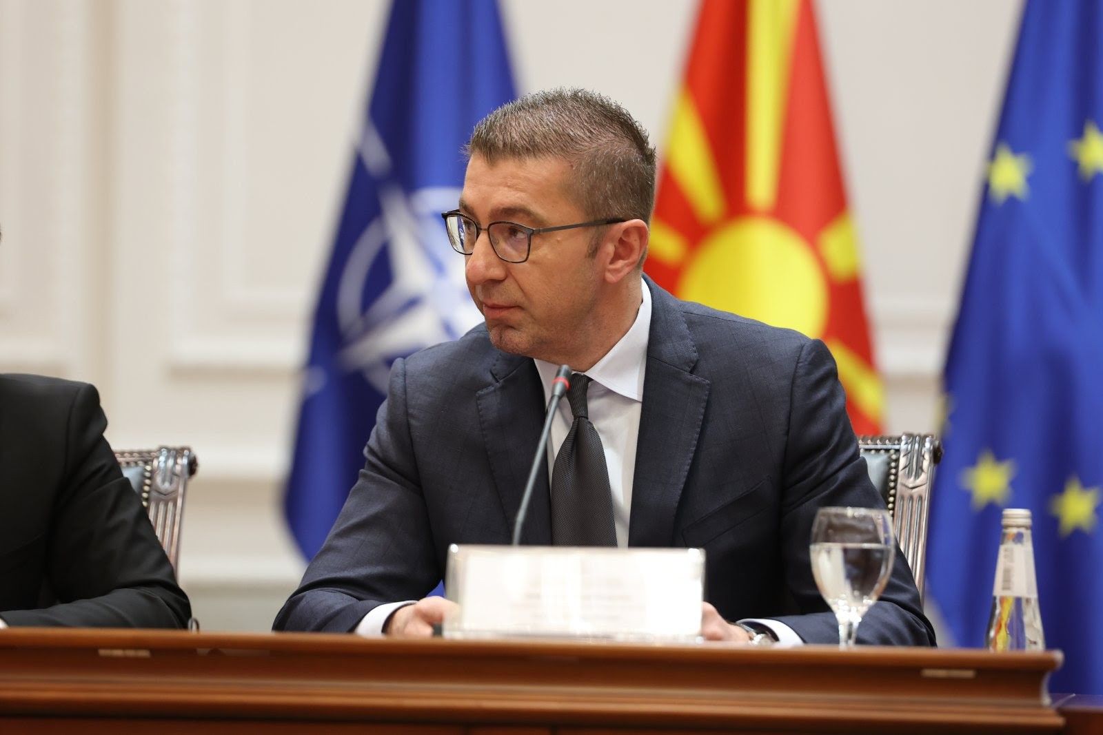 Videoklipi i Don Xhonit në “Makedonium”, Mickoski: Do të kërkoj shkarkimin e drejtorit dhe Bordit Drejtues