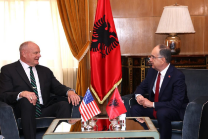 Ambasda amerikane me njoftim për takimin e ambasadorit të ri me Begajn: U rikonfirmuar partneriteti i fortë SHBA-Shqipëri
