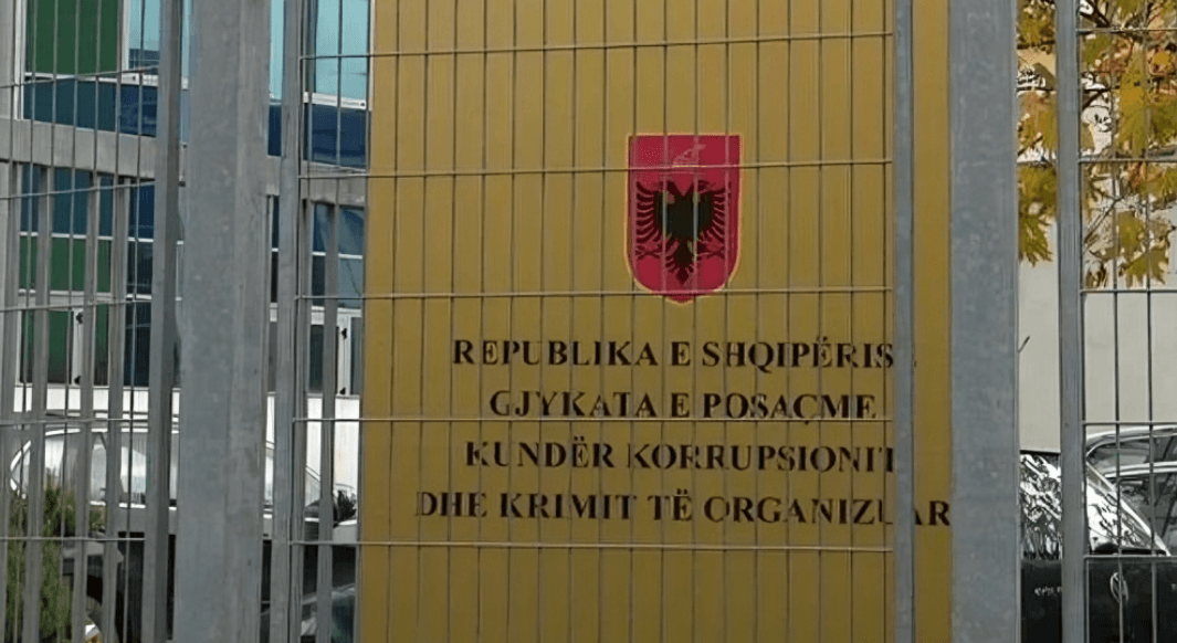 Ndihmuan Ergys Agasin gjatë arratisë, nis seanca për masën e sigurisë ndaj Fatjon Kalluçit dhe Embro Sulejmanit