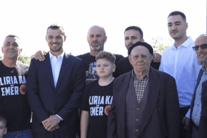 Djemtë e ish-krerëve të UÇK-së vizitojnë familjen e policit Afrim Bunjaku