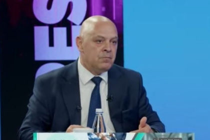Gjini godet Gërvallën për sulmet ndaj familjes Haradinaj: Ka vjellë vrer kundër njerëzve që e kanë oborrin të mbushur me varre