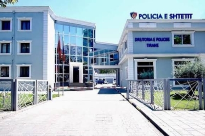 Terrorizoi ish-të dashurën për 2 muaj, e rrëmbeu me forcë në makinë dhe e dhunoi, pranga 33-vjeçarit