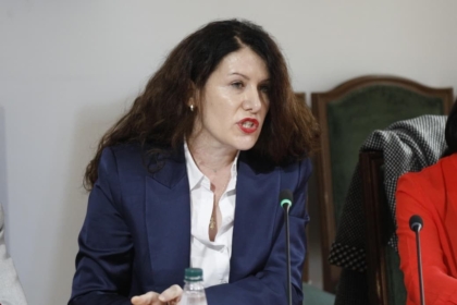 “Zemër, duhet të koncetrohemi”, zbardhen bisedat mes Vlora Hysenit me Ergys Agasin