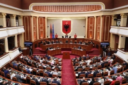 Rrëzohet kërkesa e PD për debat me Ramën për rastin e Hysenit – tensione në Kuvend, ndërpritet seanca