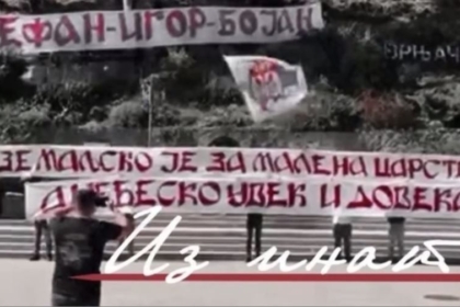 Tre vjet pas Banjskës, në Serbi vazhdon glorifikimi i të vrarëve të grupit terrorist, shfaqen mesazhe nacionaliste