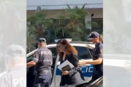 Vlora Hyseni merret me një gazetare teksa hyn në Gjykatë: Si kalon me agjentë serbë në dhomat e Rognerit