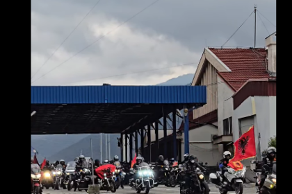 Një grup motoristësh i veteranëve dhe Unionit Shqiptar  nisen nga Morina drejt Prishtinës