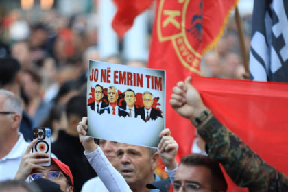 “Jo në emrin tim”, Musliu kërkon që Qeveria të ndriçohet me këtë mesazh