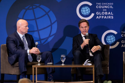Rutte dhe Ambasadori amerikan në NATO vizitojnë Shtabin e Gardës Kombëtare në Iowa, i falënderojnë trupat për shërbimin në Kosovë
