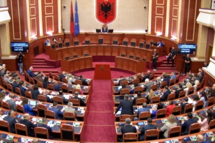Seanca plenare në Tiranë, PD kërkon ndryshimin e rendit të ditës: Rama të japë shpjegime për situatën e rëndë në SHISH