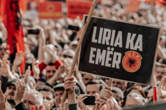 “Liria Ka Emër” publikon oraret e nisjes së autobusëve për protestën e 1 tetorit