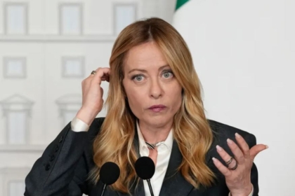Meloni arsyeton ndalimin e burkës në shkollat e Italisë