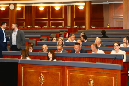 PDK mirëpret vendimin e Kushtetueses: Kuvendi të mblidhet dhe të votojë ndryshimet për Specialen