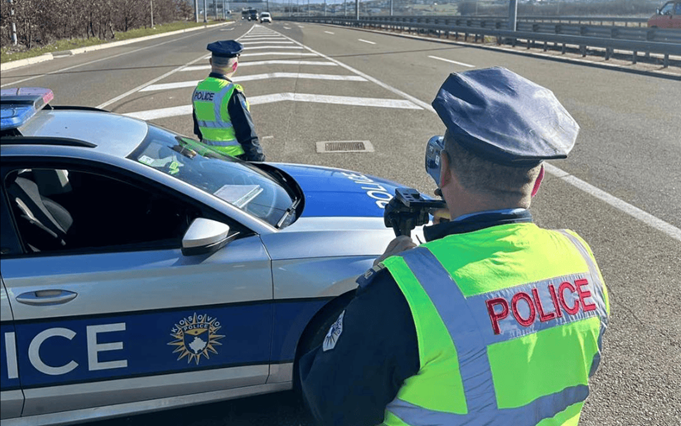 Mbi 2 mijë gjoba gjatë 24 orëve të fundit, policia njofton për dhjetëra aksidente e të arrestuar