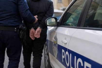  Dyshohet se mori ryshfet nga pronarë biznesesh, arrestohet një person në Gjakovë