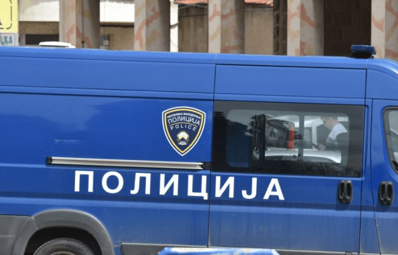 Zbulohen 12 emigrantë të paligjshëm në terminalet doganore në Tetovë dhe në Shkup