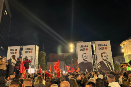 Dita e shtatë e protestës, qytetarët mblidhen sërish në sheshin e Prishtinës