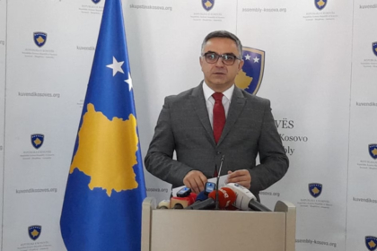 Tahiri kërkon rezolutë nga Kuvendi pas vendimit të Hagës: Heshtja dhe kalkulimi politik nuk duhet të jenë politikë ditore