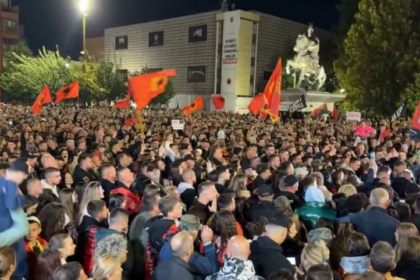 “Jo në emrin tim”, nata e tetë e protestës në Prishtinë kundër aktgjykimit të Speciales