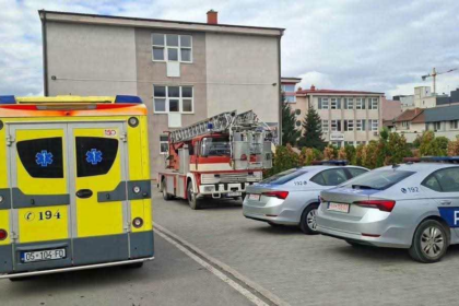 Ushtrim simulues për evakuim dhe reagim në rast zjarri në një shkollë në Ferizaj