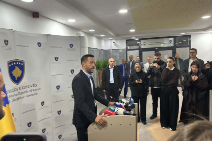 Tahiri: Ligji për Specialen ka shkuar në Qeveri, presioni tash duhet të jetë te Kurti